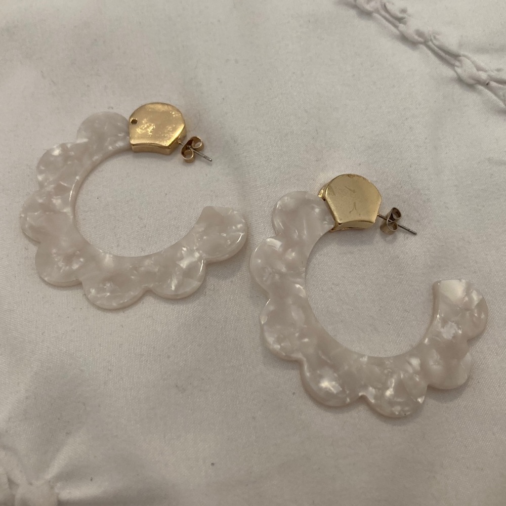 Scalloped Hoop Earrings